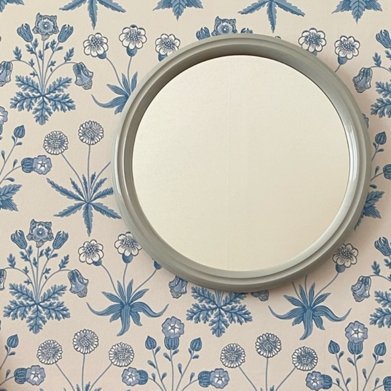 70&#039;s light gray round mirror